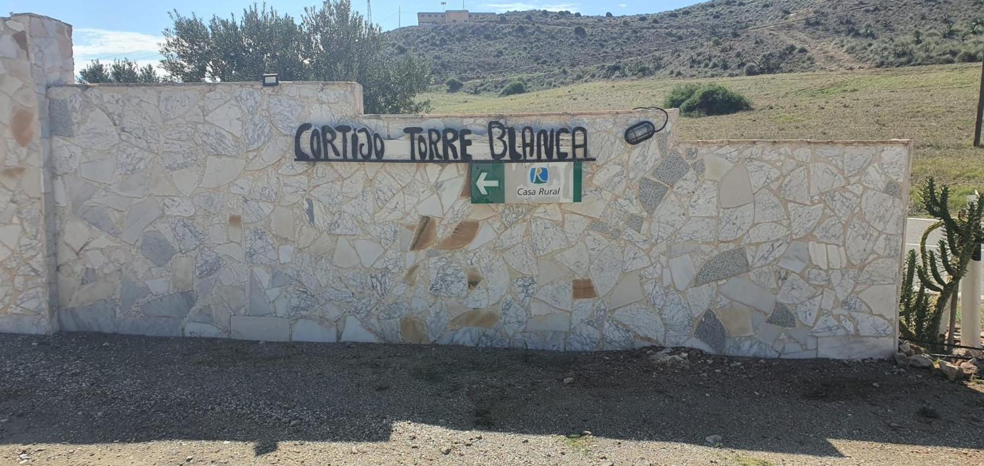 אל פוזו דה לוס פריילס Casas Rurales Cortijo Torreblanca Parque Cabo De Gata מראה חיצוני תמונה